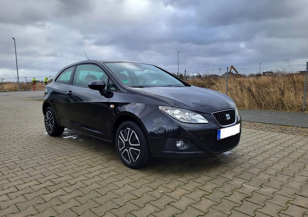 Seat Ibiza cena 14900 przebieg: 108000, rok produkcji 2010 z Ustka małe 137